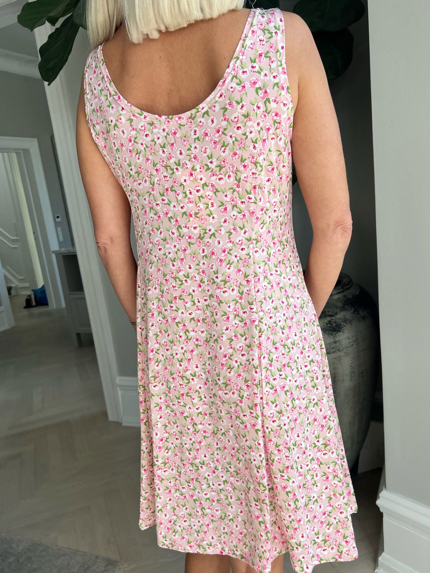 Maj Small Flower - Sød elastisk sommerkjole i blomsterprint